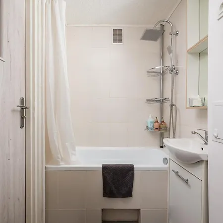 Lägenhet Homely By Bookinghost