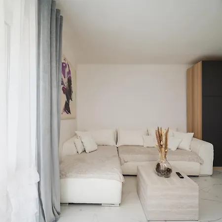 公寓 Homely By Bookinghost