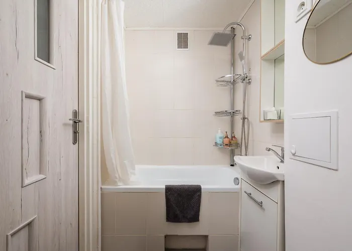 Lägenhet Homely By Bookinghost