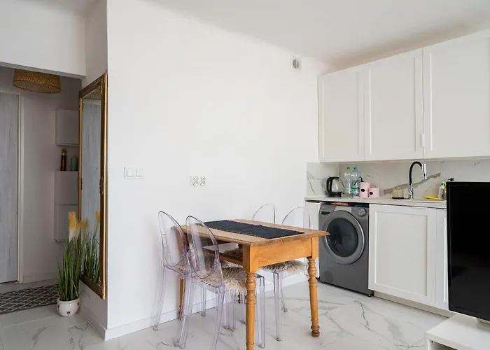 Homely By Bookinghost *